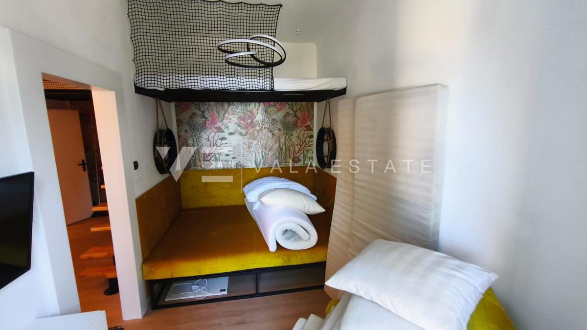 APARTMA V CENTRU MALINSKE, LE 60 M OD PLAŽE