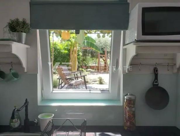 GARSONJERA Z VRTOM NA MIRNI LOKACIJI