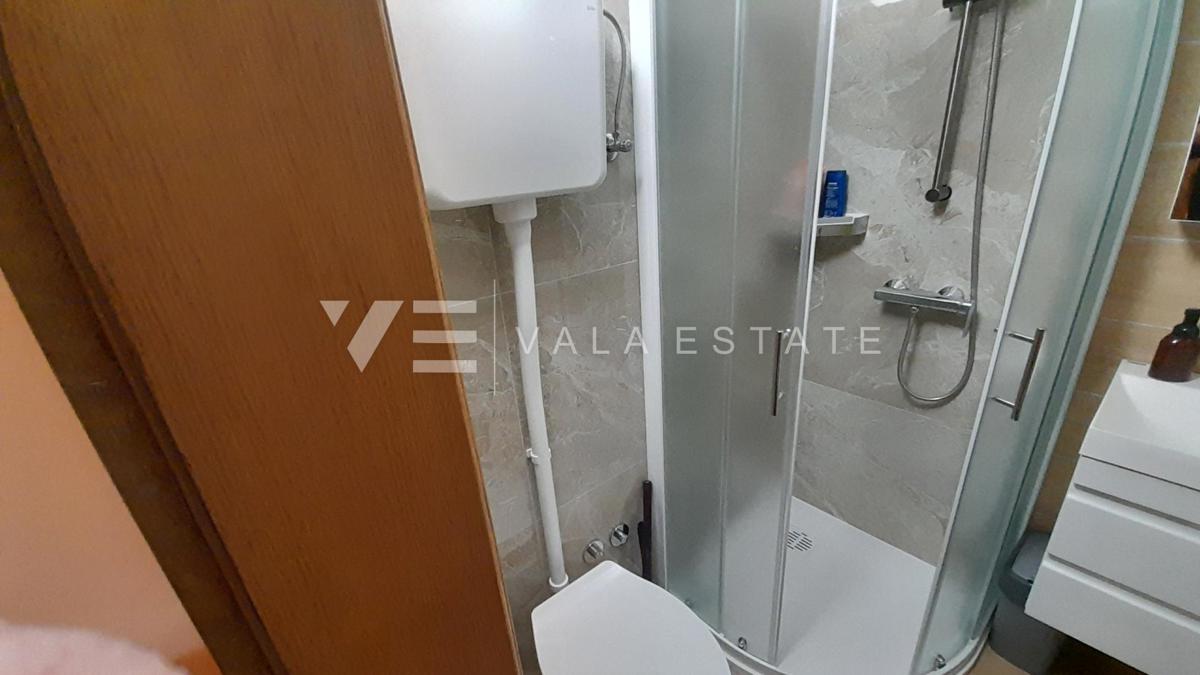 DVONADSTROPNI APARTMA S POGLEDOM NA MORJE
