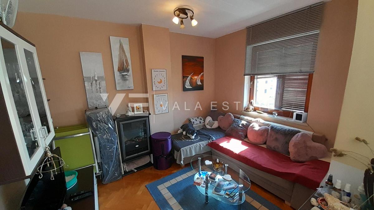 DVONADSTROPNI APARTMA S POGLEDOM NA MORJE