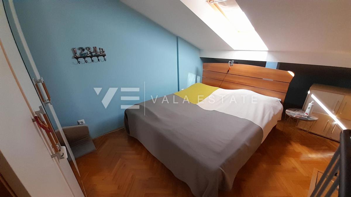 DVONADSTROPNI APARTMA S POGLEDOM NA MORJE