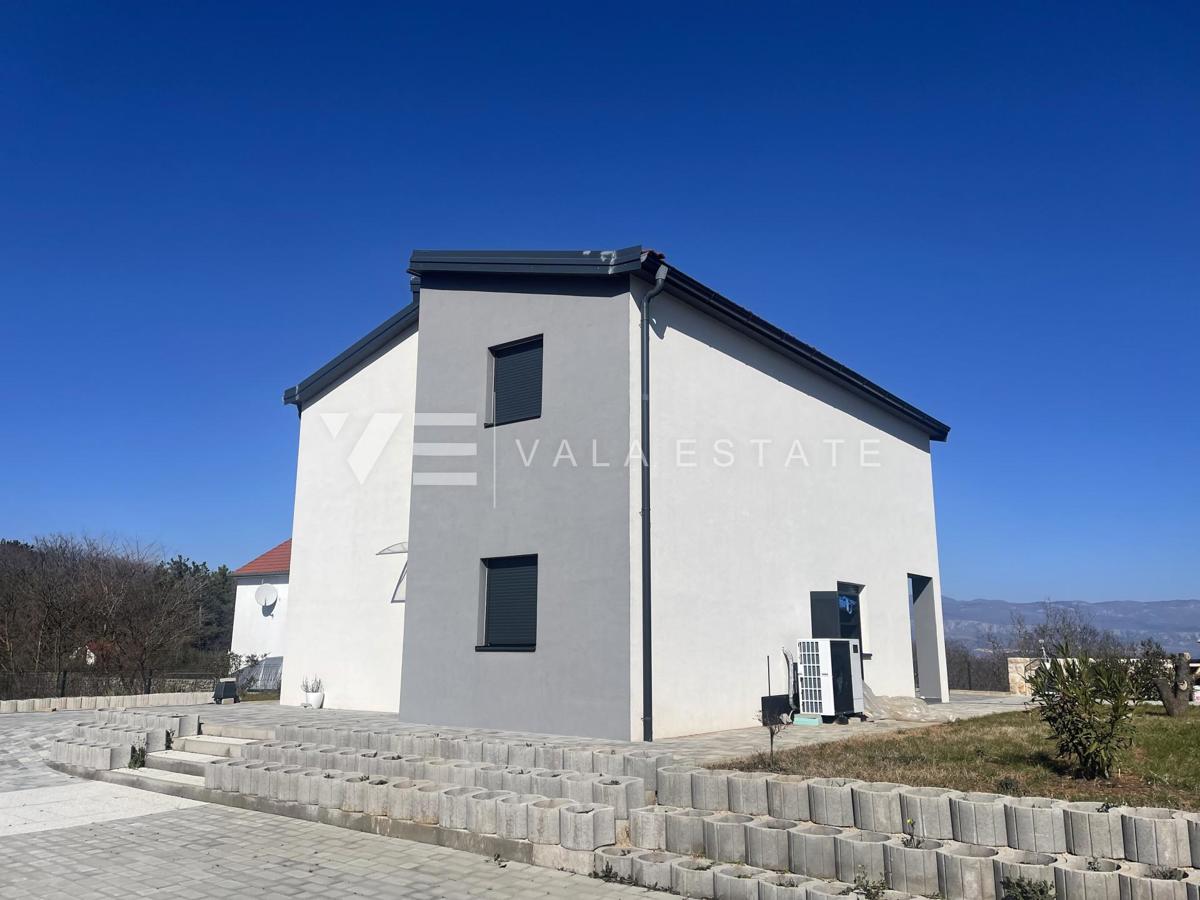 NOVA SAMOSTOJNA HIŠA Z BAZENOM IN POGLEDOM NA MORJE