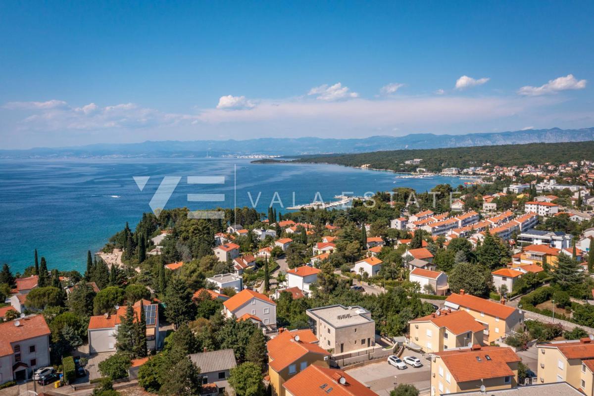 LUKSUZNI APARTMA Z BAZENOM V BLIŽINI PLAŽE