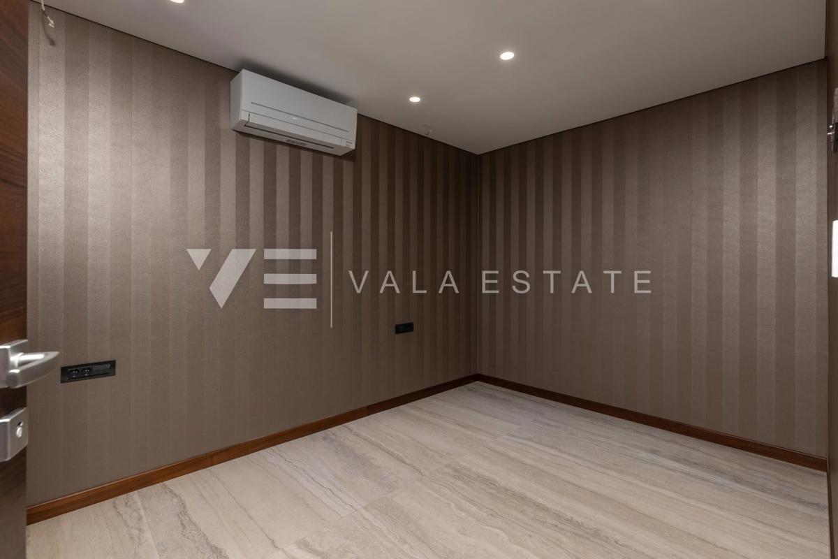 LUKSUZNI APARTMA Z BAZENOM V BLIŽINI PLAŽE