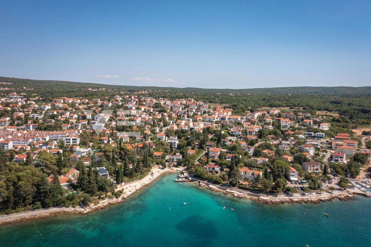 LUKSUZNI APARTMA Z BAZENOM V BLIŽINI PLAŽE