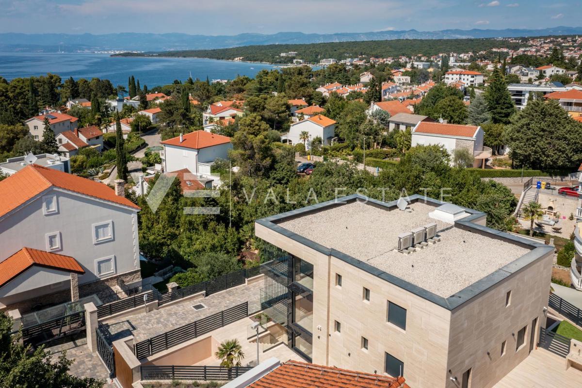 LUKSUZNI APARTMA Z BAZENOM V BLIŽINI PLAŽE