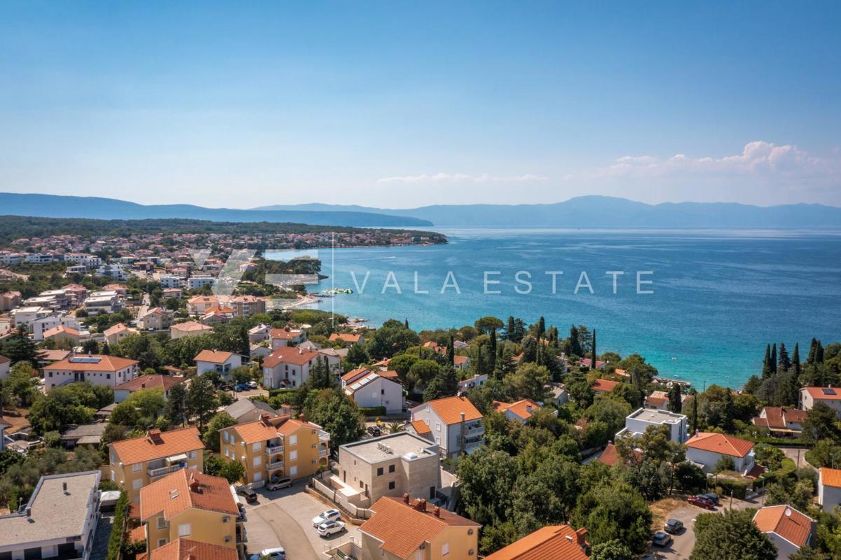 LUKSUZNI APARTMA Z BAZENOM V BLIŽINI PLAŽE