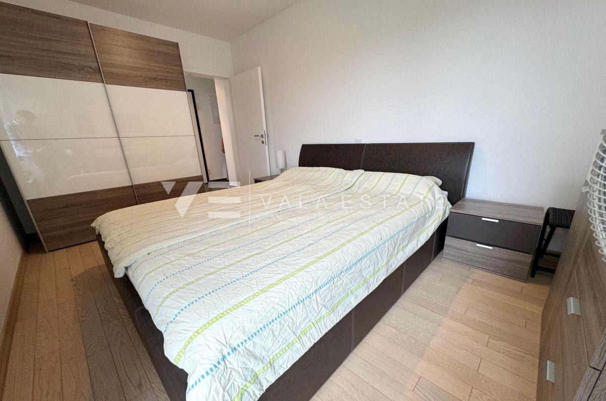 APARTMA Z BAZENOM IN POGLEDOM NA MORJE