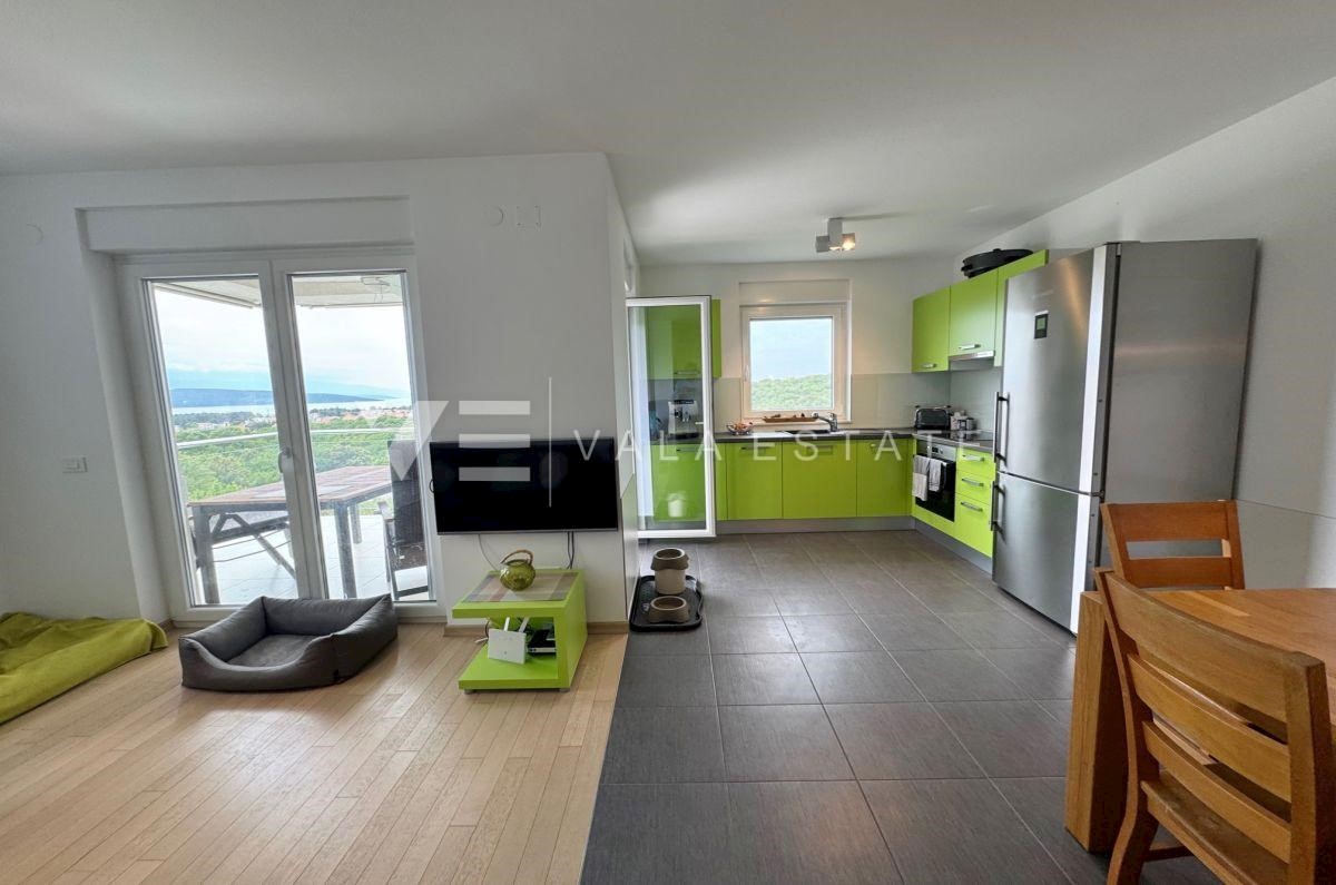 APARTMA Z BAZENOM IN POGLEDOM NA MORJE