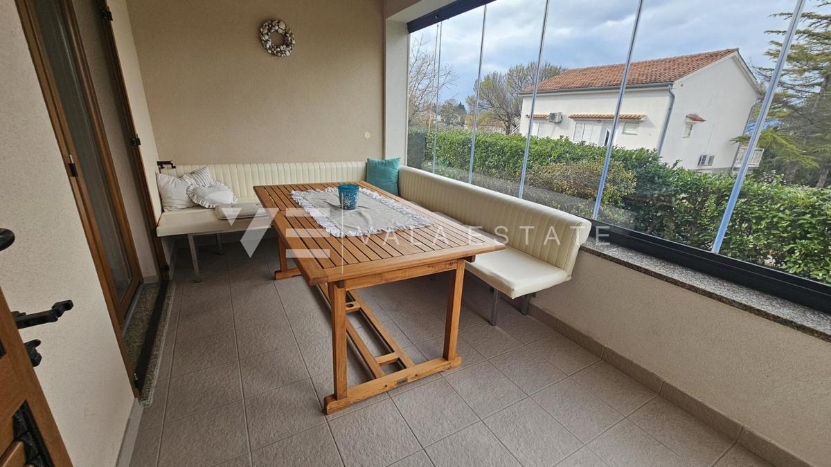 PRITLIČNI APARTMA Z VRTOM 100 M OD PLAŽE