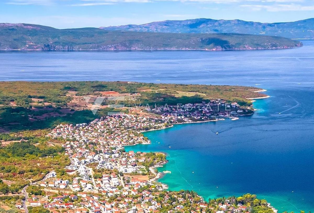 PRITLIČNI APARTMA Z VRTOM 100 M OD PLAŽE