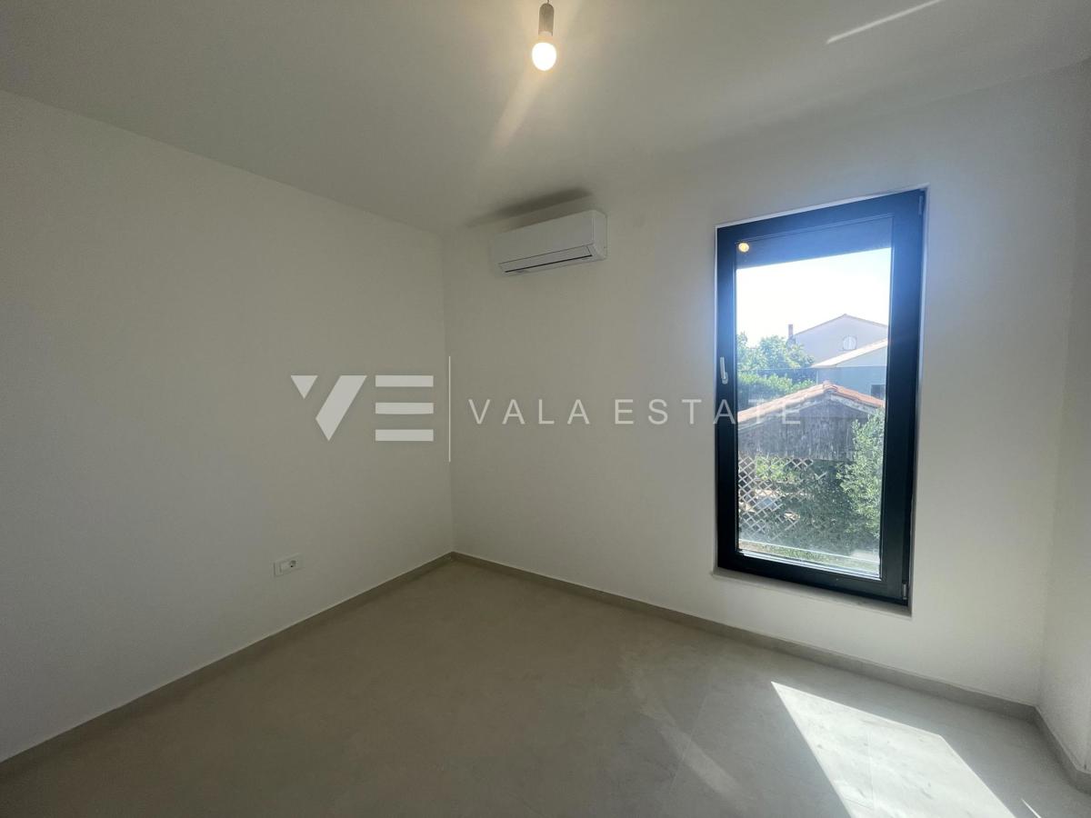 NOVOZGRAJENI APARTMA Z POGLEDOM NA MORJE SAMO 200 M OD PLAŽE