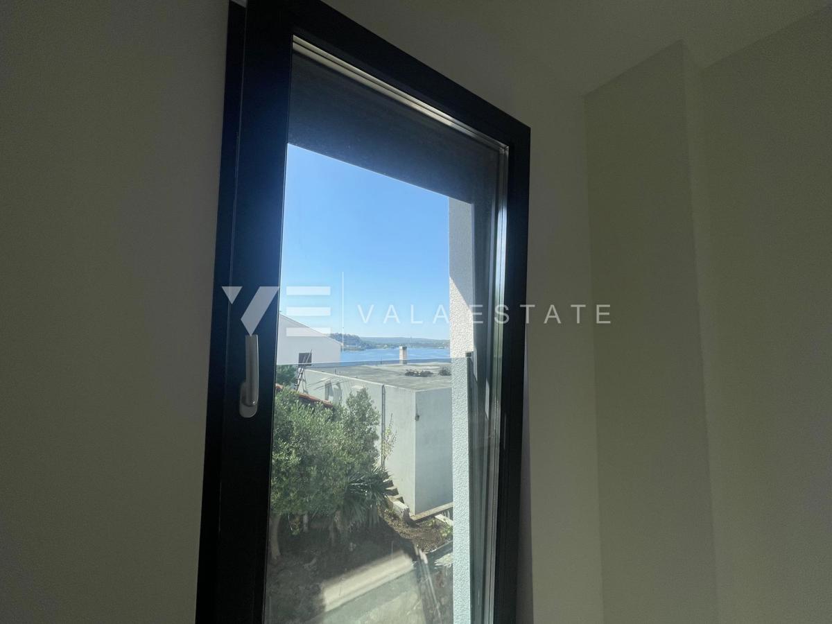 NOVOZGRAJENI APARTMA Z POGLEDOM NA MORJE SAMO 200 M OD PLAŽE