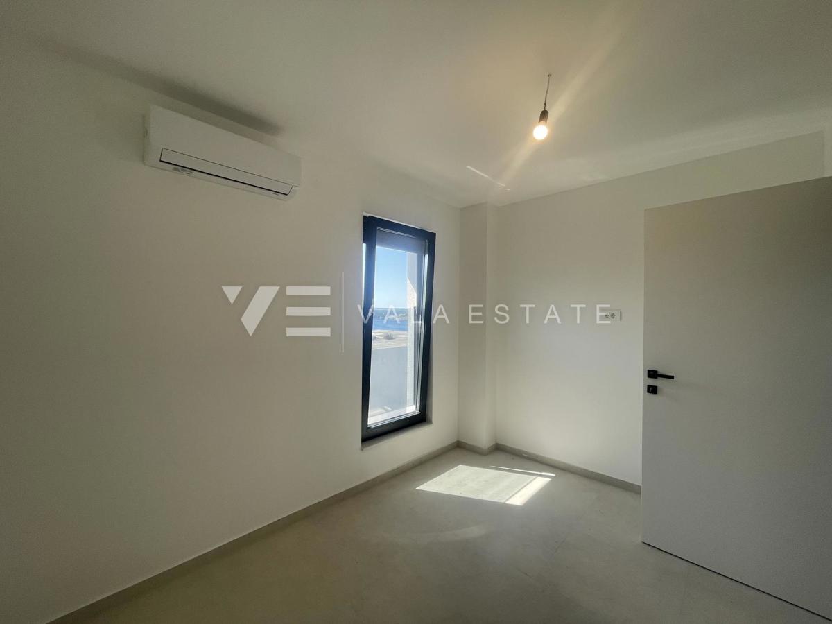 NOVOZGRAJENI APARTMA Z POGLEDOM NA MORJE SAMO 200 M OD PLAŽE