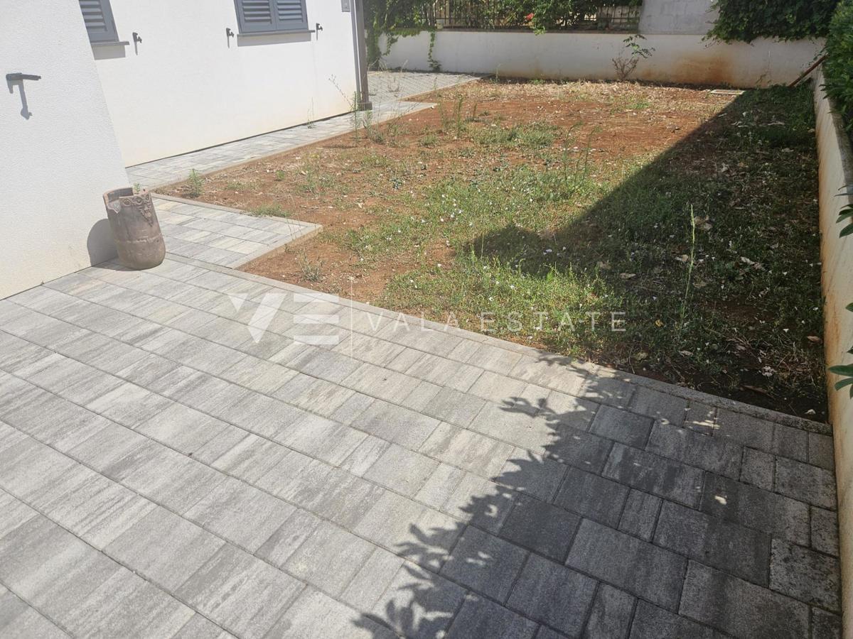 UDOBNI PRITLIČNI APARTMA Z VRTOM NA ODLIČNI LOKACIJI