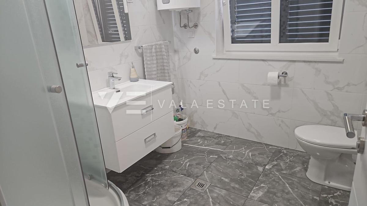 UDOBNI PRITLIČNI APARTMA Z VRTOM NA ODLIČNI LOKACIJI