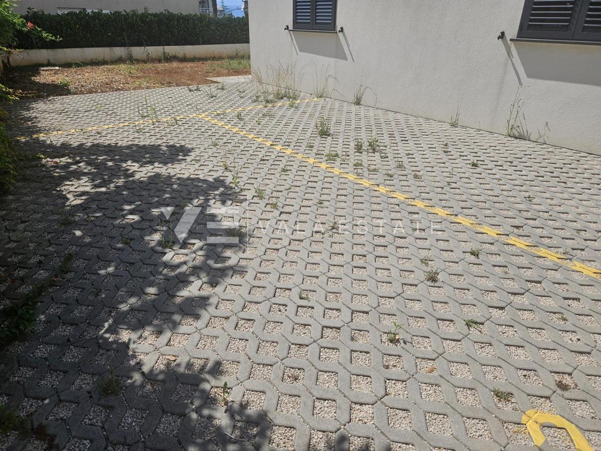 UDOBNI PRITLIČNI APARTMA Z VRTOM NA ODLIČNI LOKACIJI