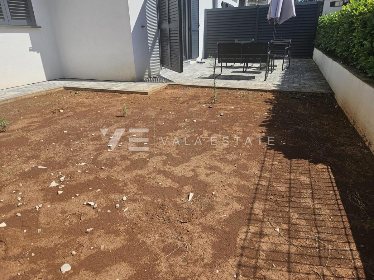 UDOBNI PRITLIČNI APARTMA Z VRTOM NA ODLIČNI LOKACIJI
