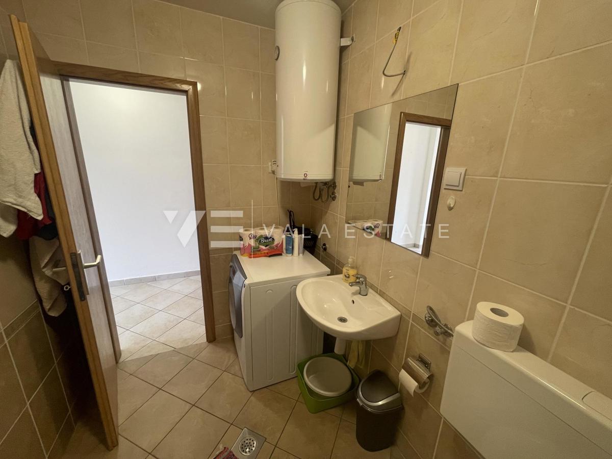 UDOBNO OPREMLJENI APARTMA S ČUDOVITIM POGLEDOM NA MORJE