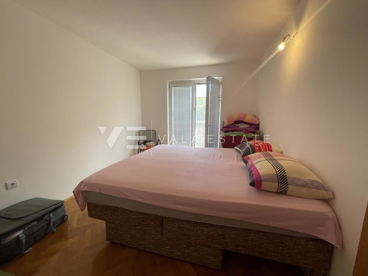 UDOBNO OPREMLJENI APARTMA S ČUDOVITIM POGLEDOM NA MORJE