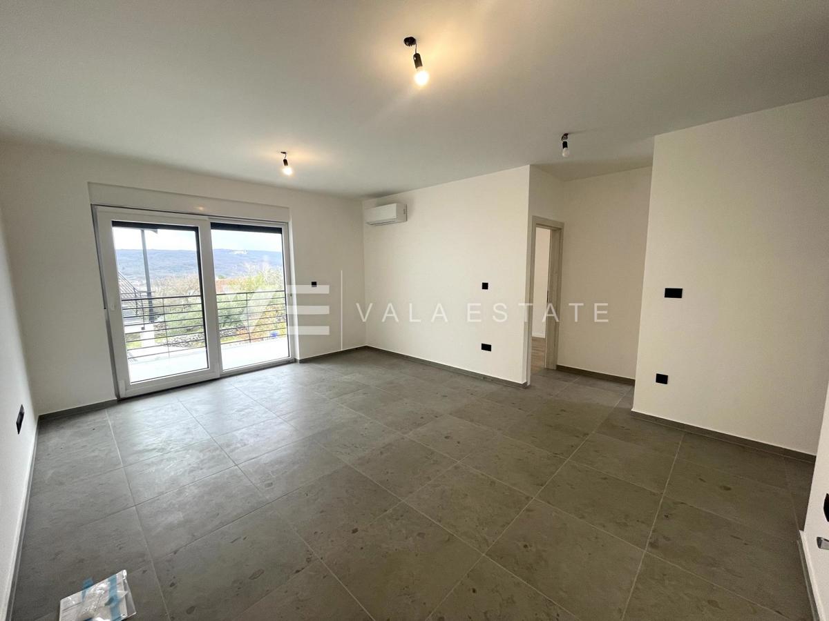 APARTMA NA MIRNI LOKACIJI Z POGLEDOM NA MORJE