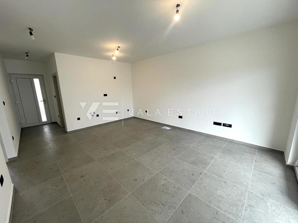 APARTMA NA MIRNI LOKACIJI Z POGLEDOM NA MORJE