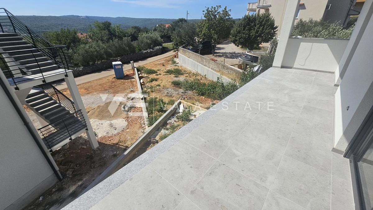 APARTMA NA MIRNI LOKACIJI Z POGLEDOM NA MORJE