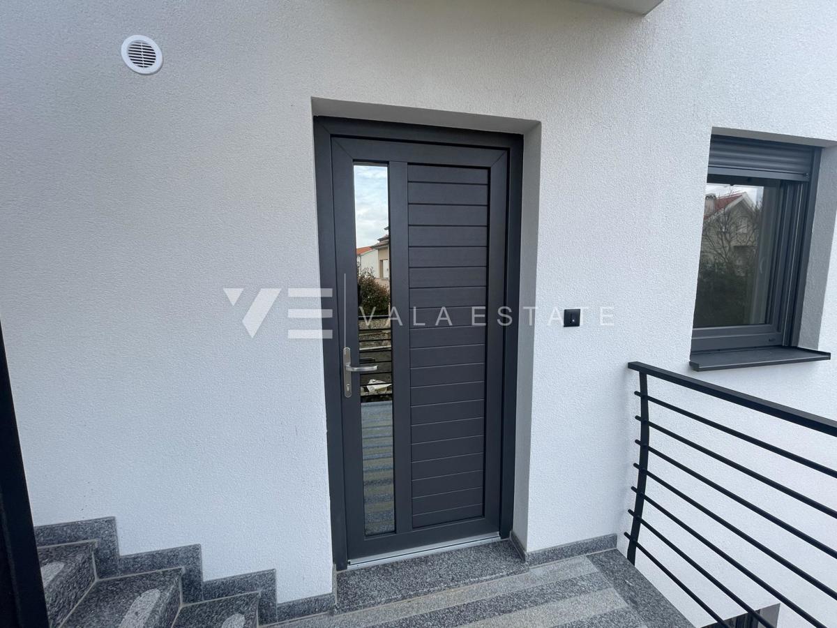 APARTMA NA MIRNI LOKACIJI Z POGLEDOM NA MORJE