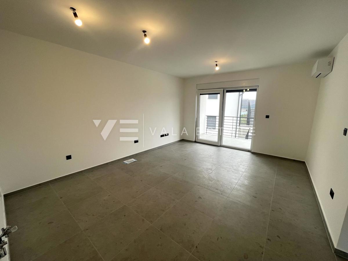 APARTMA NA MIRNI LOKACIJI Z POGLEDOM NA MORJE