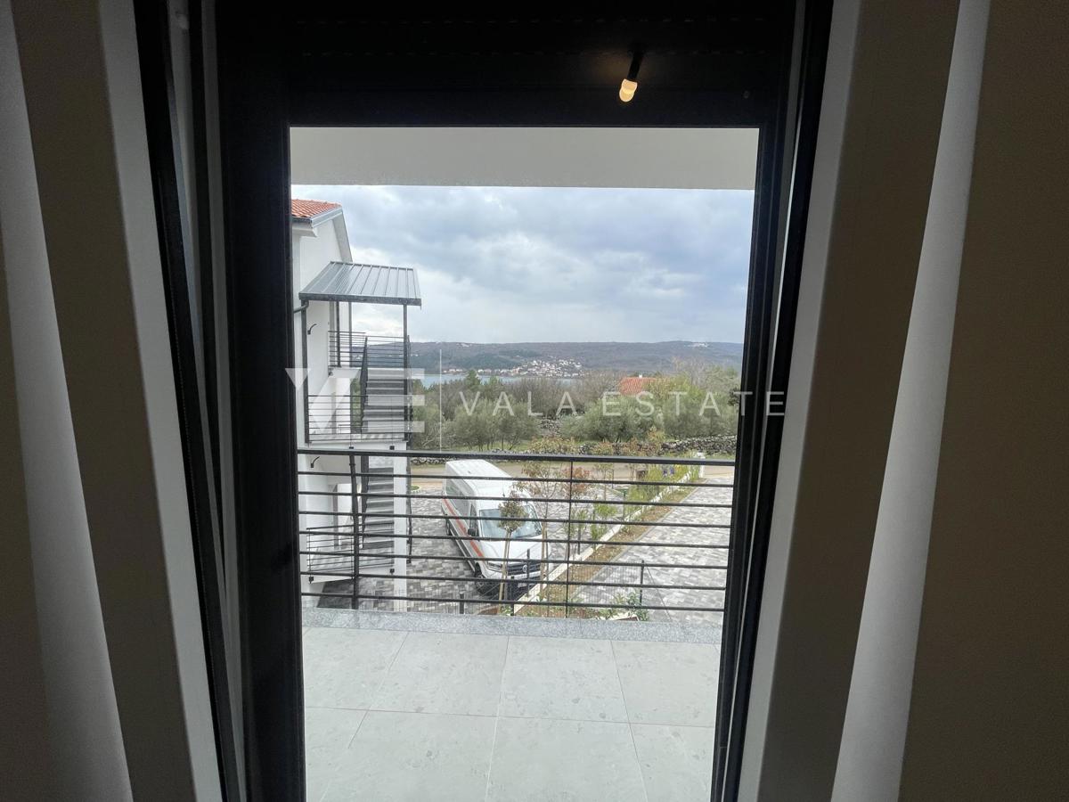 APARTMA NA MIRNI LOKACIJI Z POGLEDOM NA MORJE