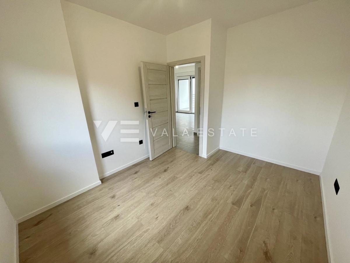 APARTMA NA MIRNI LOKACIJI Z POGLEDOM NA MORJE