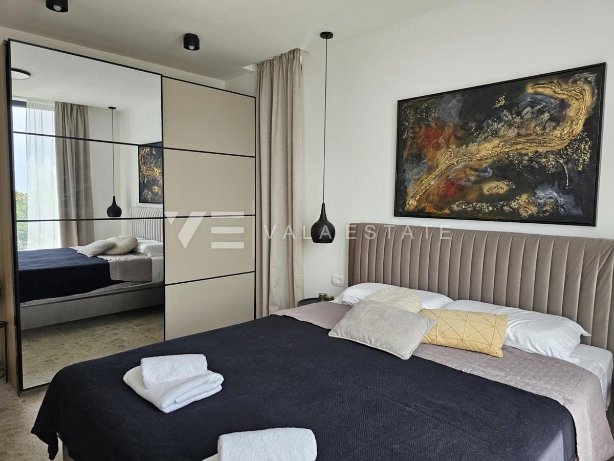 MODERNA SAMOSTOJNA VILA Z BAZENOM NA MIRNI LOKACIJI