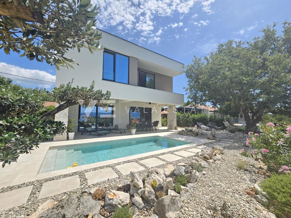 MODERNA SAMOSTOJNA VILA Z BAZENOM NA MIRNI LOKACIJI