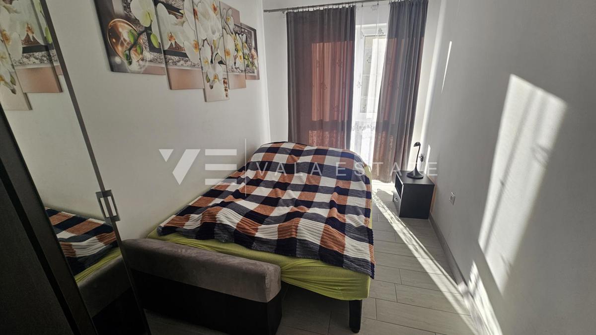 TRISOBNI APARTMA Z POGLEDOM NA MORJE V BLIŽINI PLAŽE