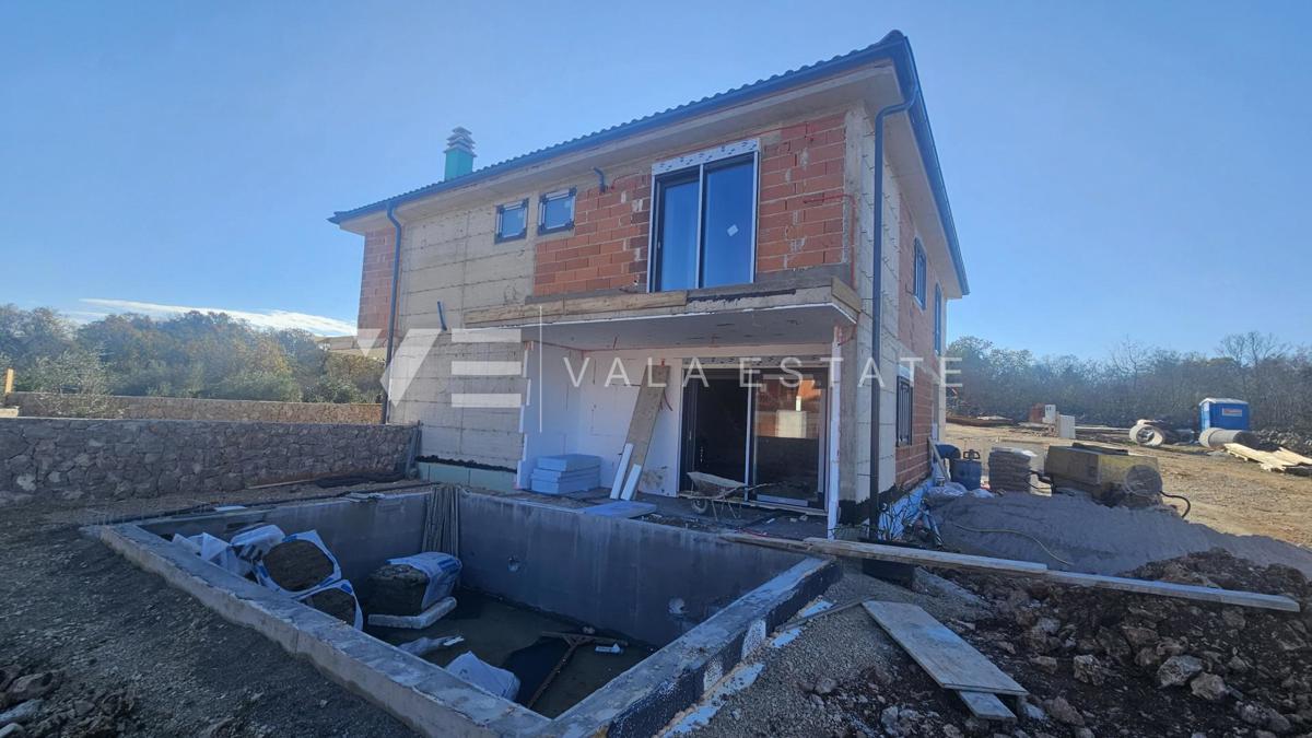 NOVA DVOJČEK HIŠA Z BAZENOM SAMO 200 M DO MORJA