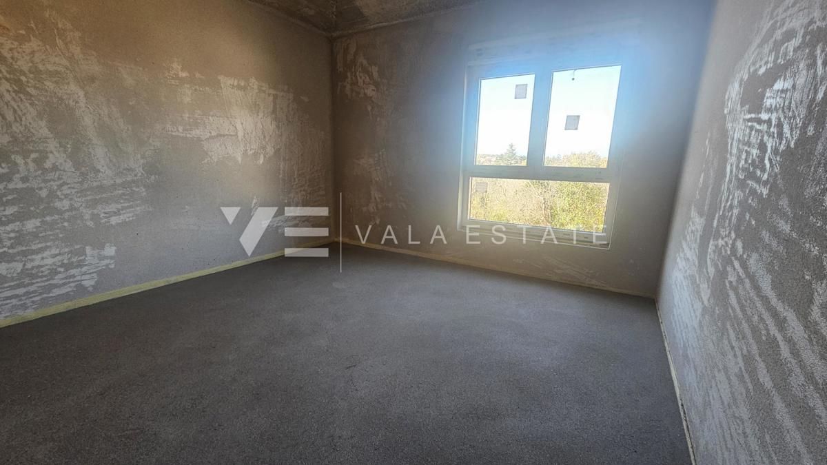 NOVA DVOJČEK HIŠA Z BAZENOM SAMO 200 M DO MORJA