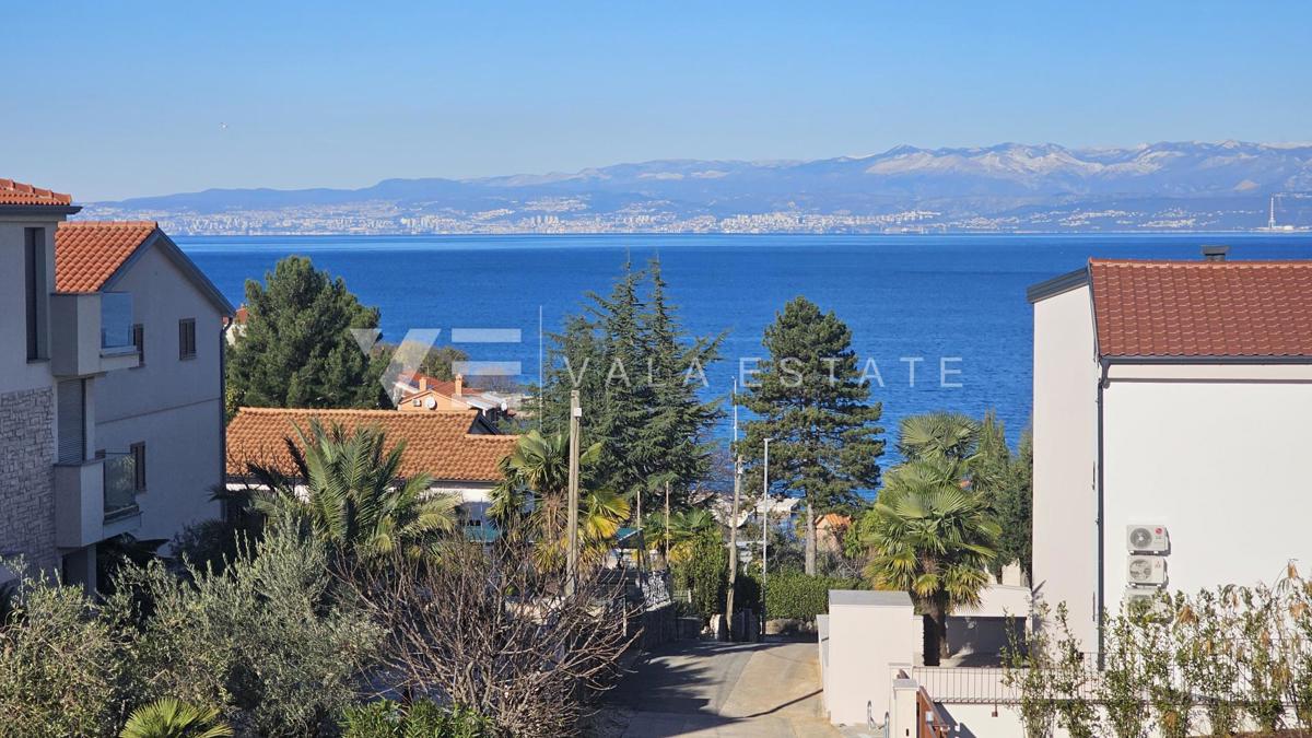 NOVA DVOJČEK HIŠA Z BAZENOM SAMO 200 M DO MORJA