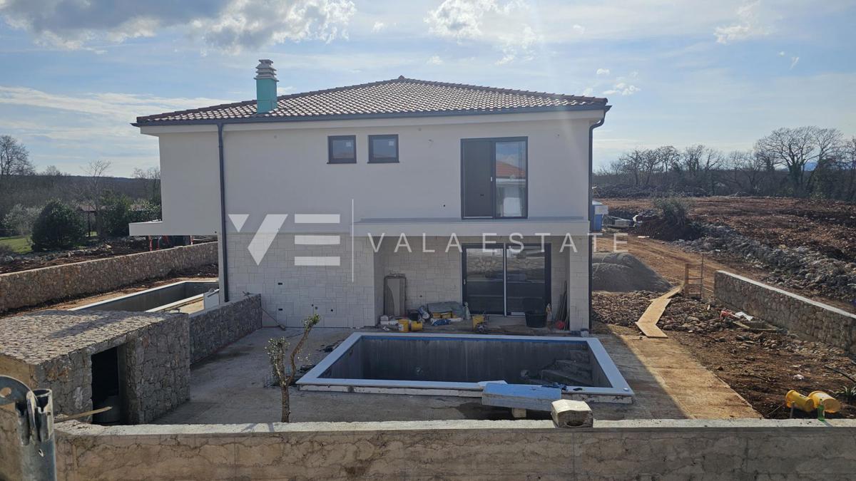 NOVA DVOJČEK HIŠA Z BAZENOM SAMO 200 M DO MORJA