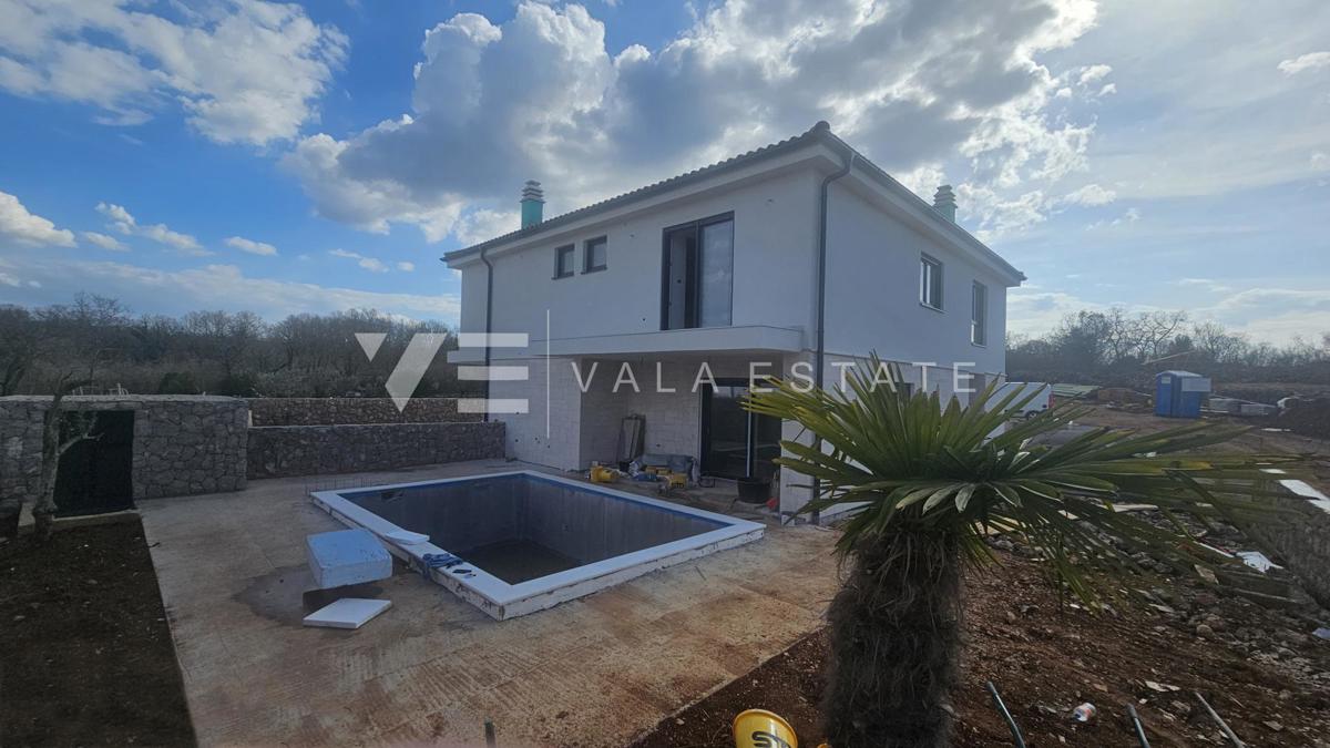 NOVA DVOJČEK HIŠA Z BAZENOM SAMO 200 M DO MORJA