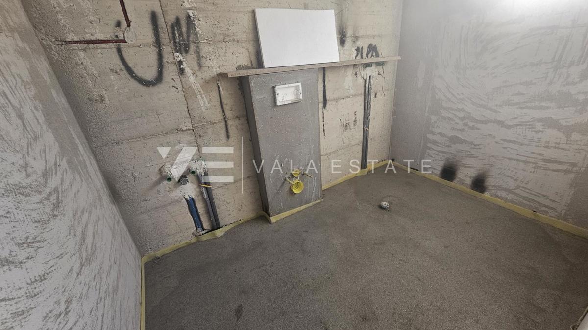 NOVA DVOJČEK HIŠA Z BAZENOM SAMO 200 M DO MORJA