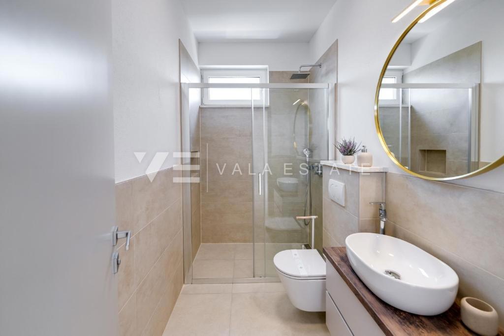 NOVA SAMOSTOJNA HIŠA Z BAZENOM V BLIZINI MORJA