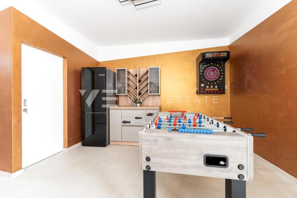 NOVA SAMOSTOJNA HIŠA Z BAZENOM V BLIZINI MORJA