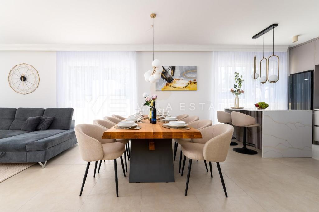 NOVA SAMOSTOJNA HIŠA Z BAZENOM V BLIZINI MORJA