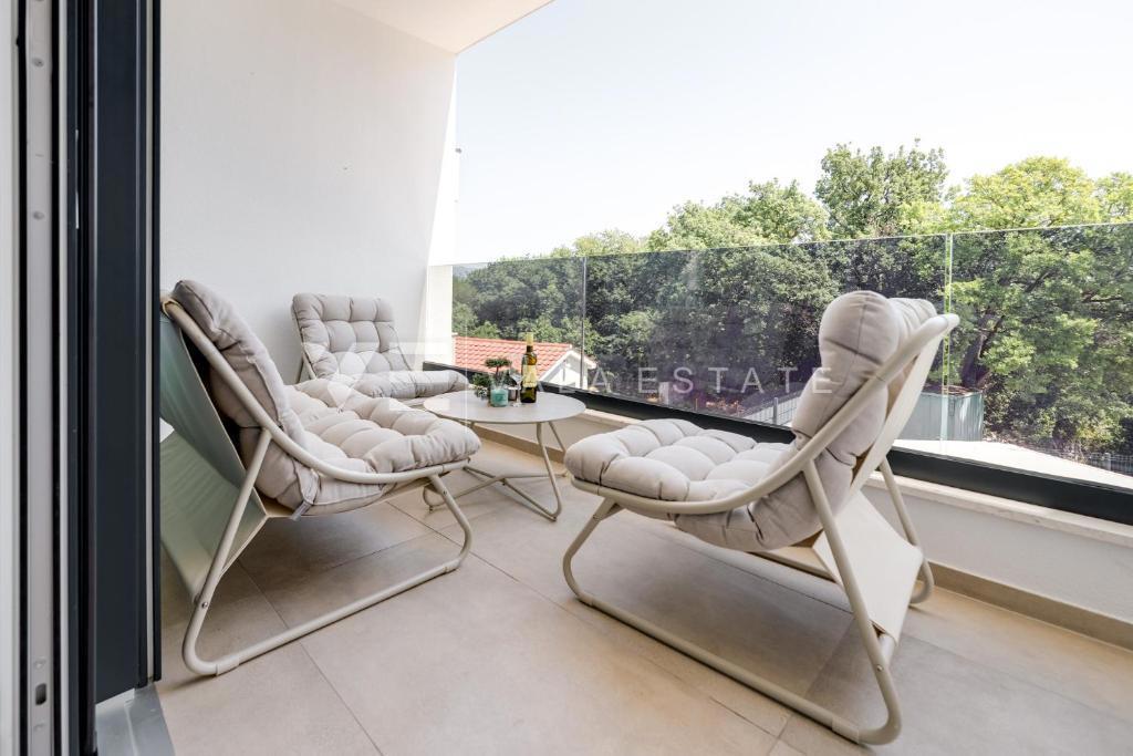 NOVA SAMOSTOJNA HIŠA Z BAZENOM V BLIZINI MORJA