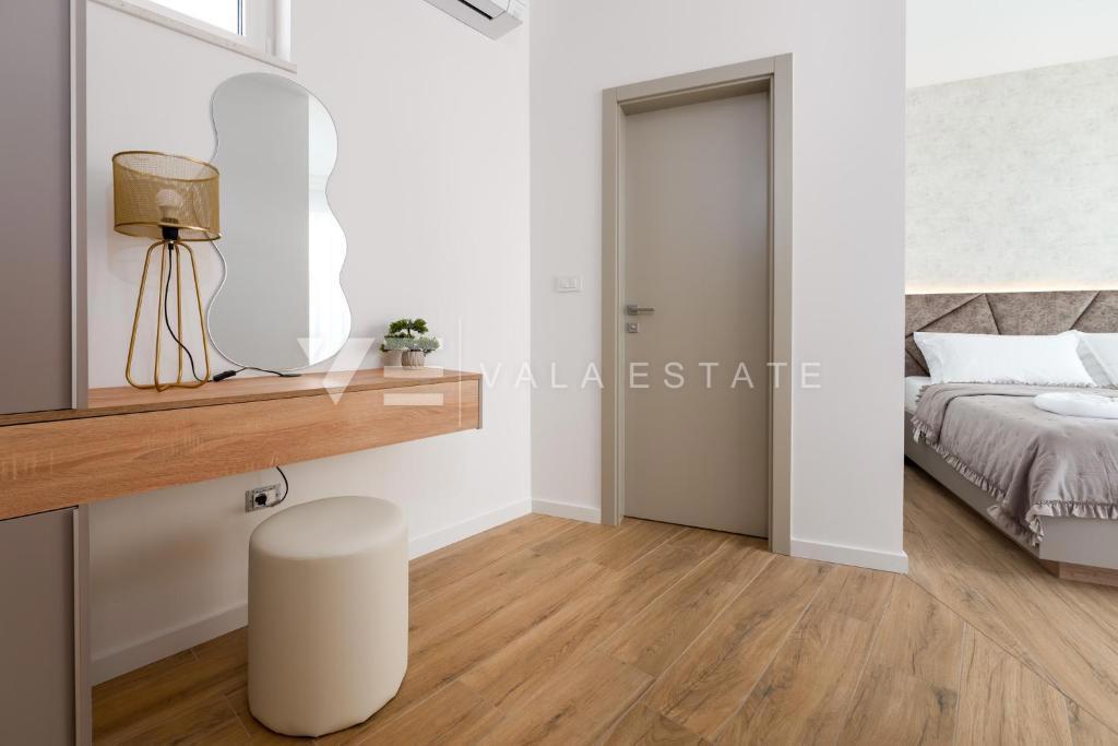 NOVA SAMOSTOJNA HIŠA Z BAZENOM V BLIZINI MORJA