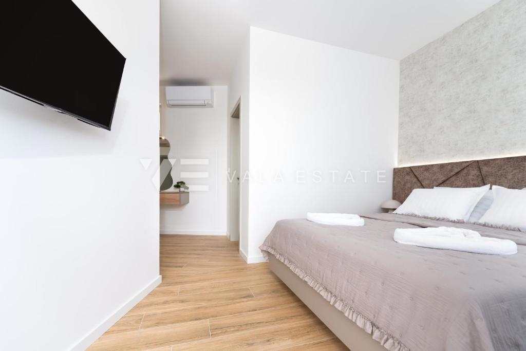 NOVA SAMOSTOJNA HIŠA Z BAZENOM V BLIZINI MORJA