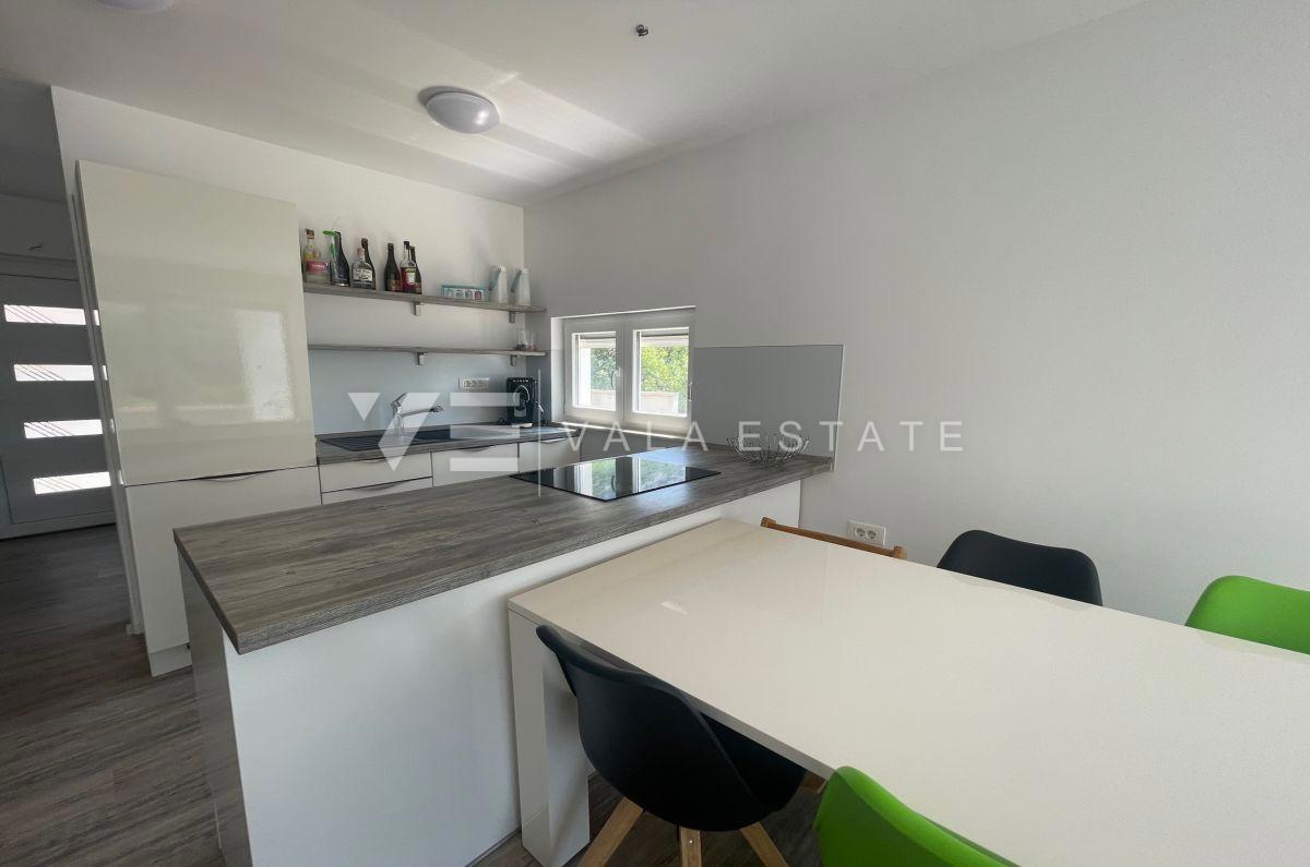 NOVA POL-SAMOSTOJNA HIŠA NA MIRNI LOKACIJI