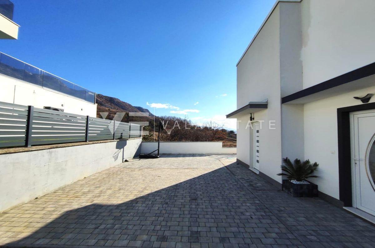 NOVA POL-SAMOSTOJNA HIŠA NA MIRNI LOKACIJI