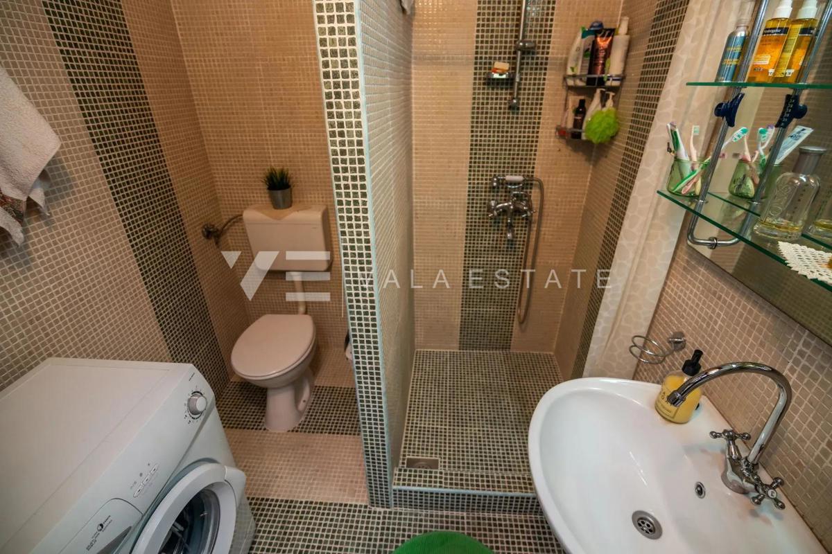 RENOVIRANI APARTMA Z VRTOM 50 M OD MORJA