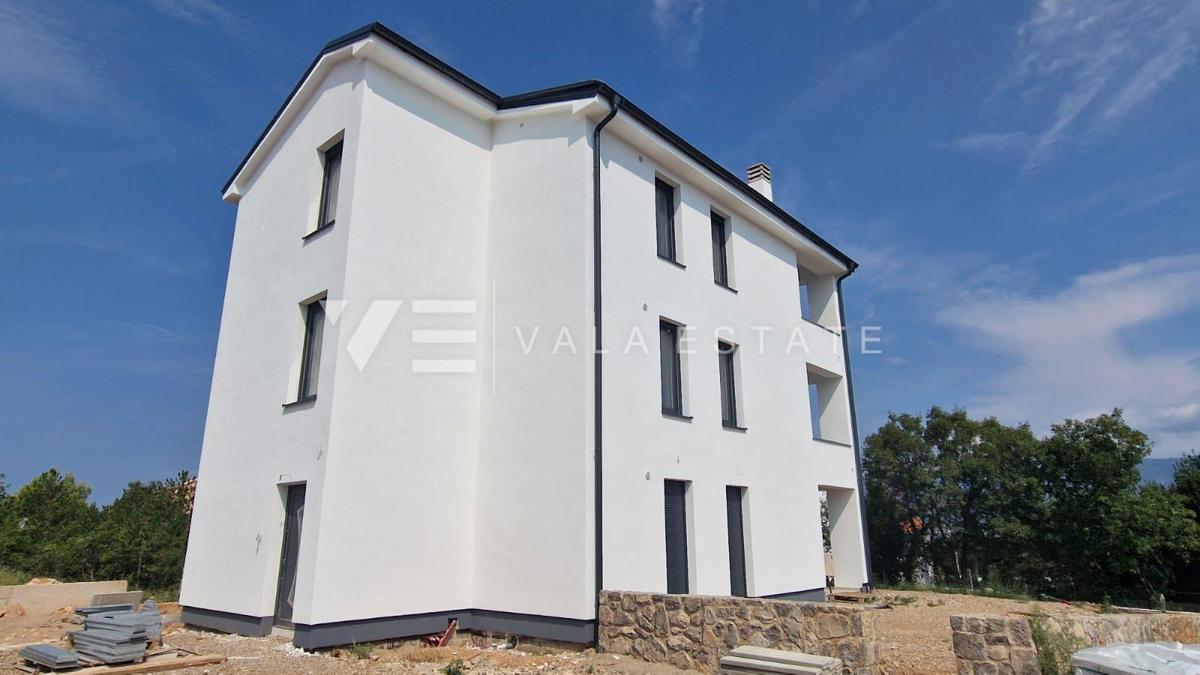 APARTMA V PRVOM NASTROJU S POGLEDOM NA MORJE